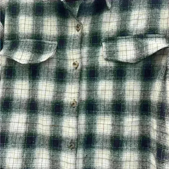 Pink Lily Steps Away Plaid Flannel Size Large - Picture 2 of 7